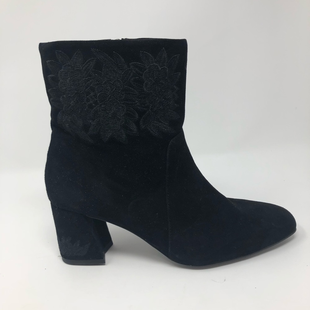 IMNYC Isaac Mizrah Mid-Calf Suede flower 6.5